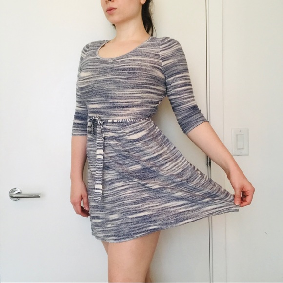 Adorable Knit Dress with tie belt - Picture 3 of 8